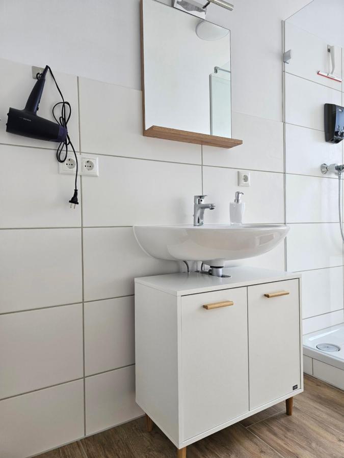 Schoene Grosse Ferienwohnung 79M2 Und 2 Baeder, Zentrumnah, 2Og Эрфурт Экстерьер фото