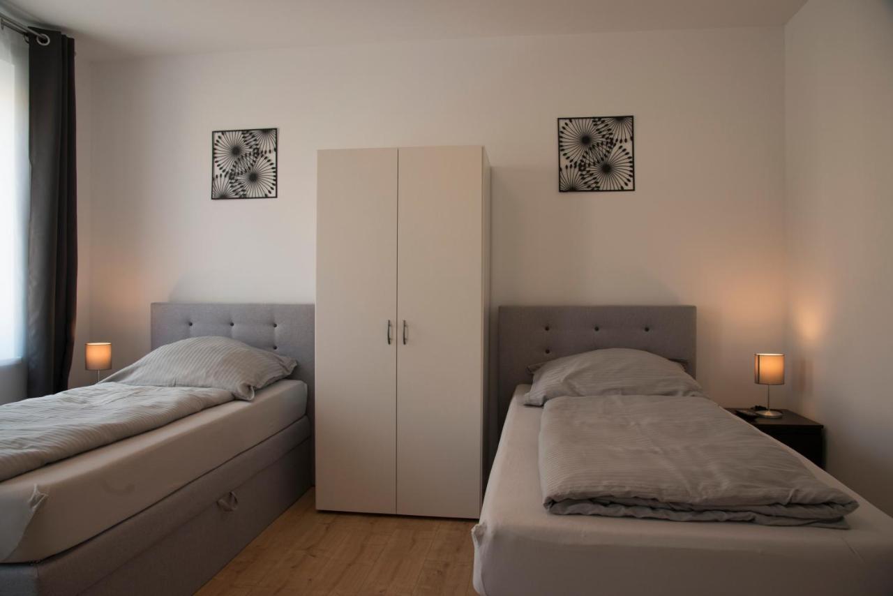Schoene Grosse Ferienwohnung 79M2 Und 2 Baeder, Zentrumnah, 2Og Эрфурт Экстерьер фото