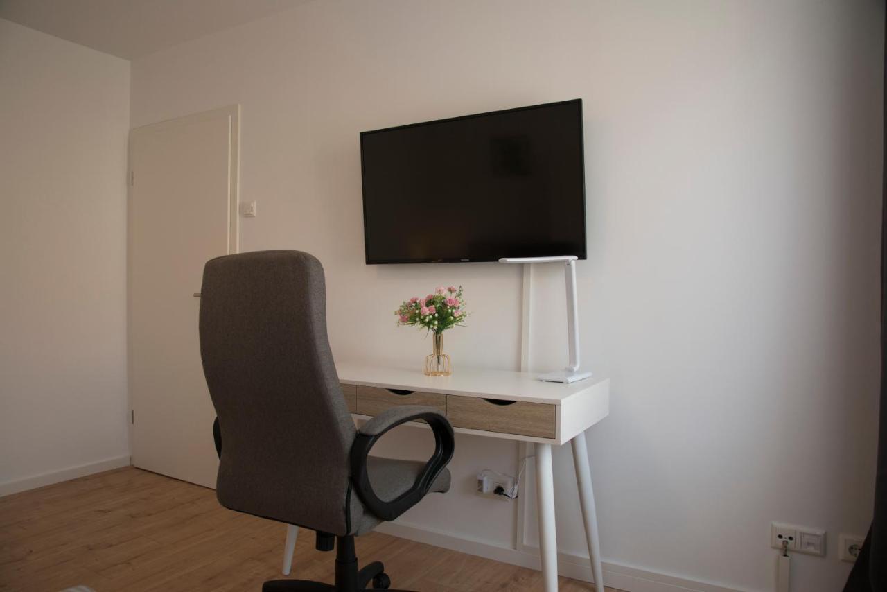 Schoene Grosse Ferienwohnung 79M2 Und 2 Baeder, Zentrumnah, 2Og Эрфурт Экстерьер фото