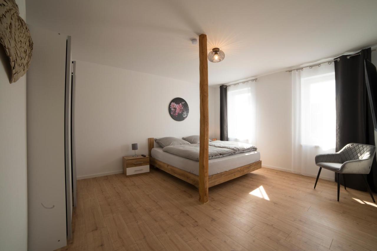 Schoene Grosse Ferienwohnung 79M2 Und 2 Baeder, Zentrumnah, 2Og Эрфурт Экстерьер фото